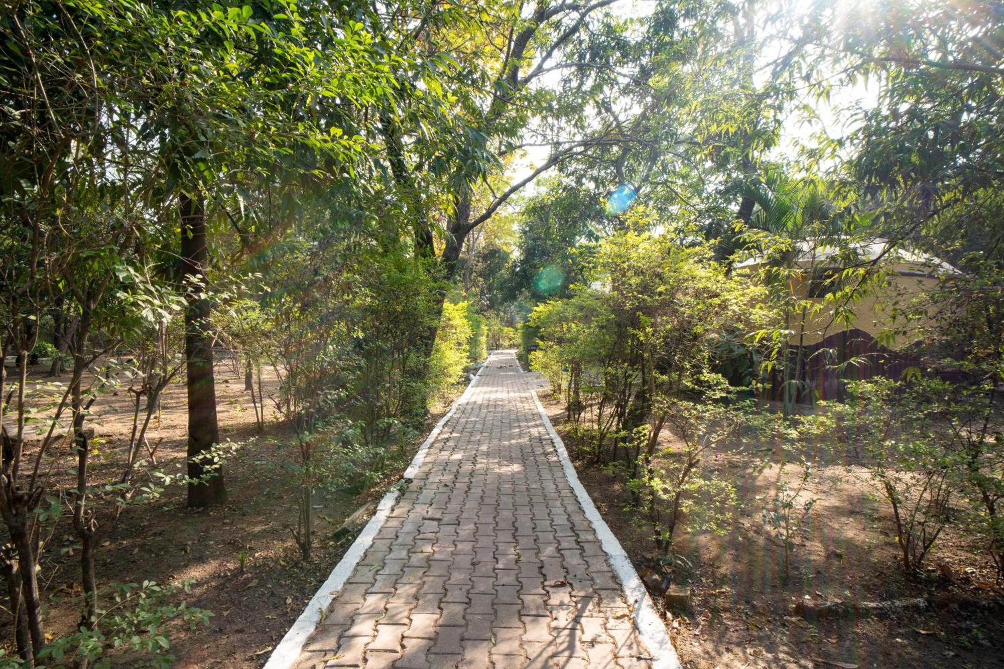 Treebo Premium Mowgli'S Den, Pench Hotel Khawāsa Exterior foto